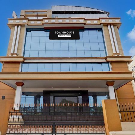 Super Townhouse Koyambedu Hotel Csennai Kültér fotó