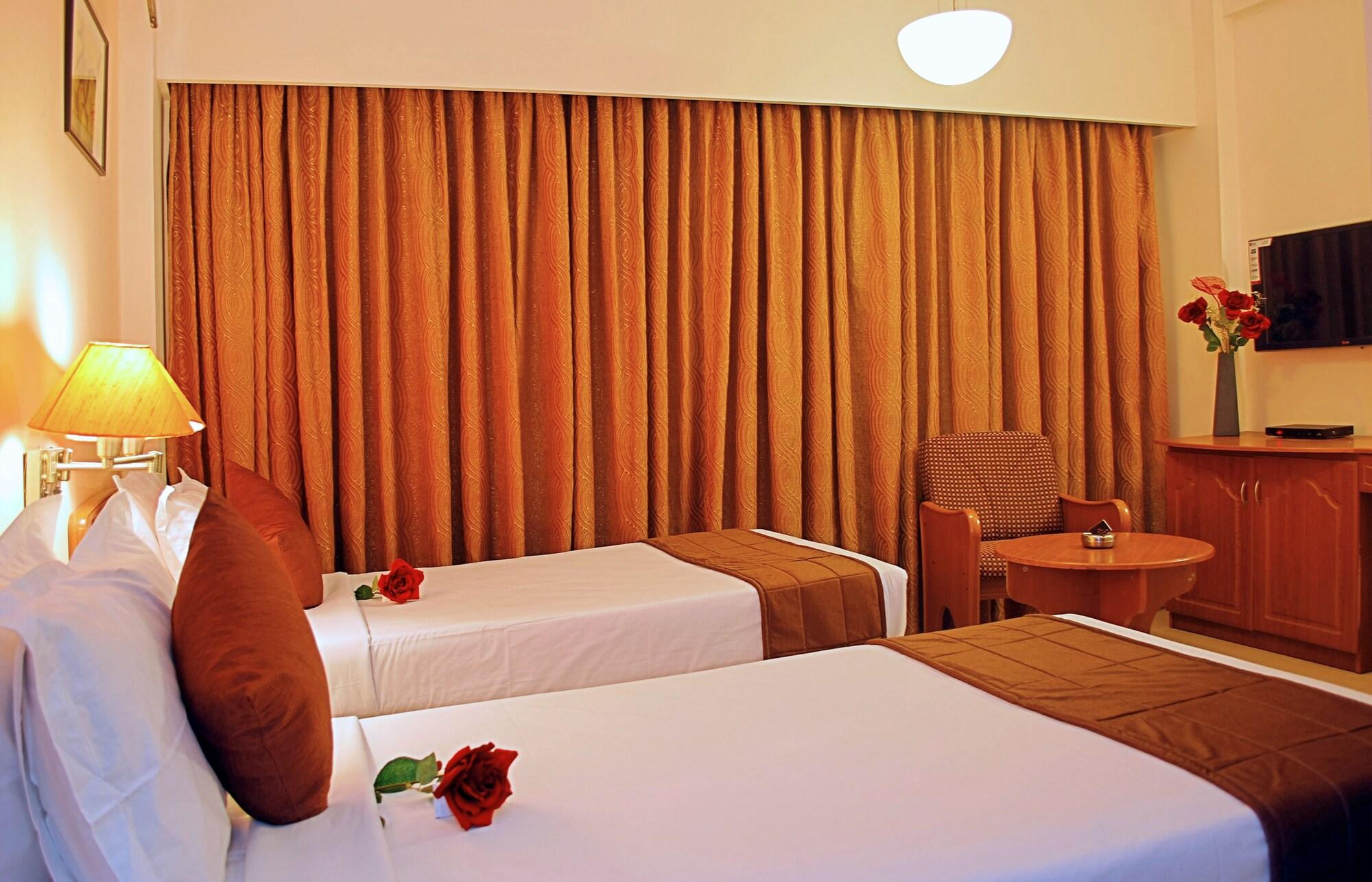 Super Townhouse Koyambedu Hotel Csennai Kültér fotó