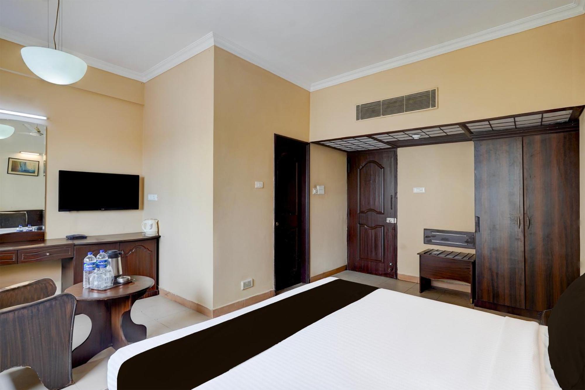 Super Townhouse Koyambedu Hotel Csennai Kültér fotó