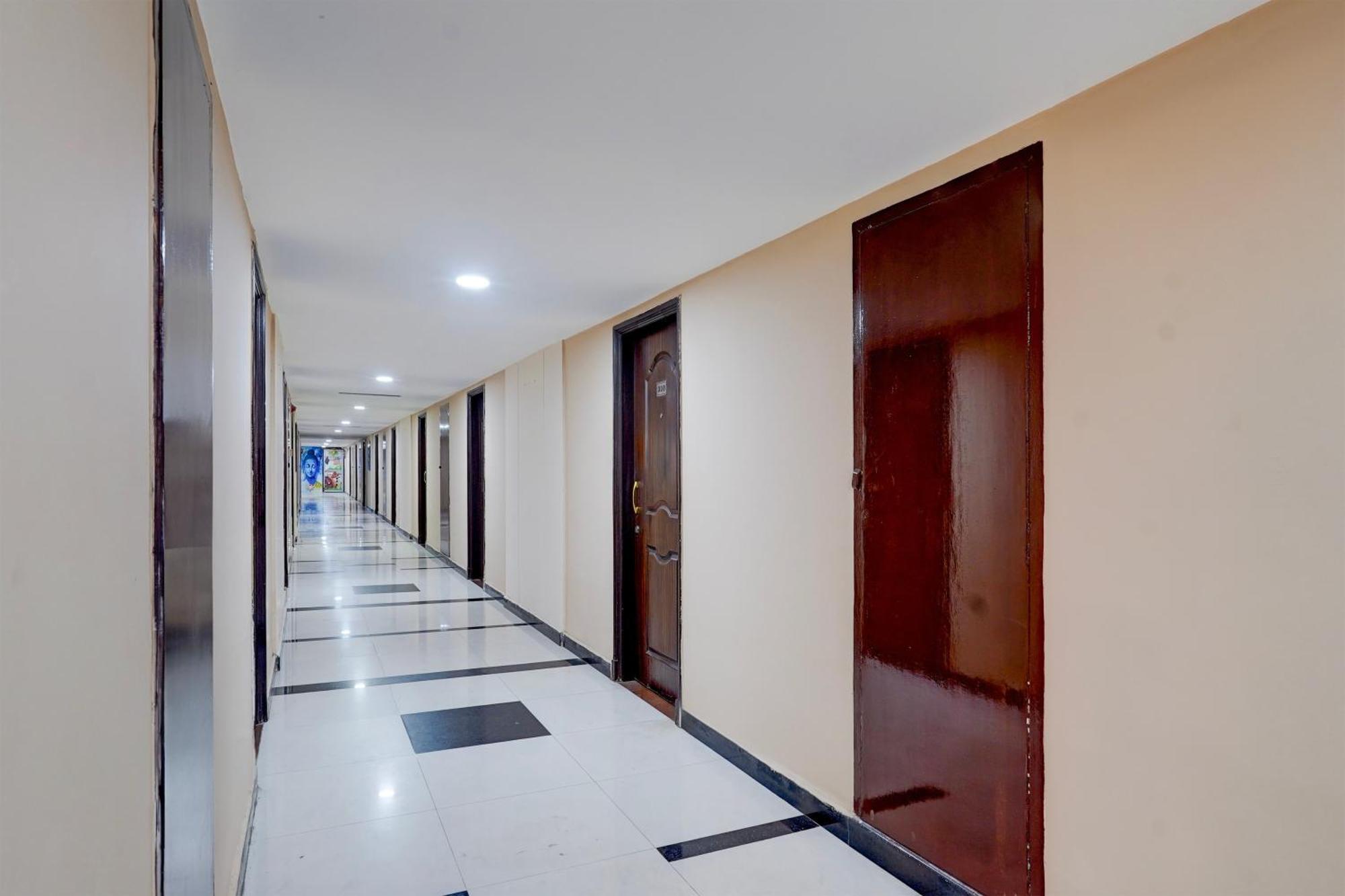 Super Townhouse Koyambedu Hotel Csennai Kültér fotó