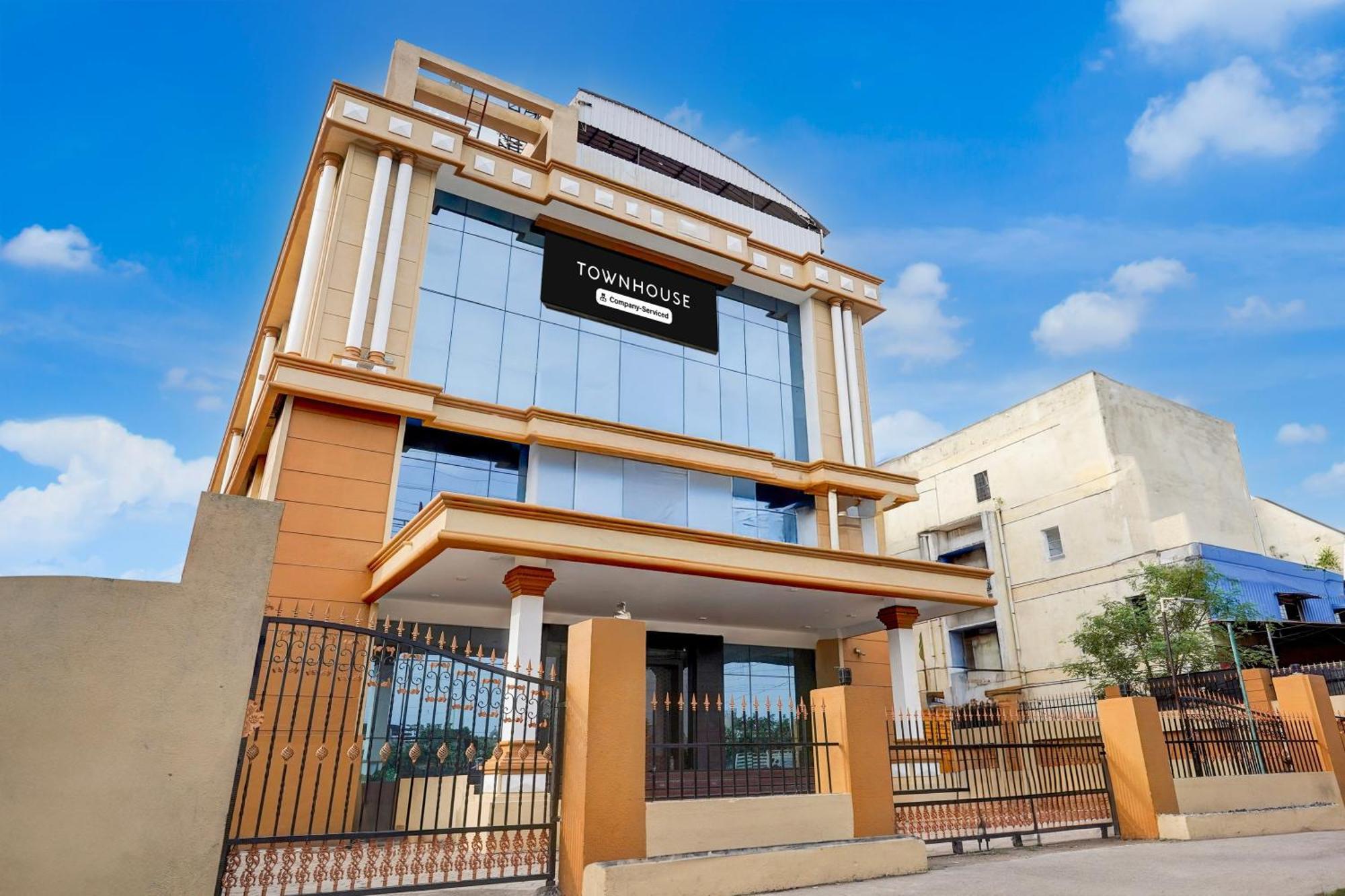 Super Townhouse Koyambedu Hotel Csennai Kültér fotó