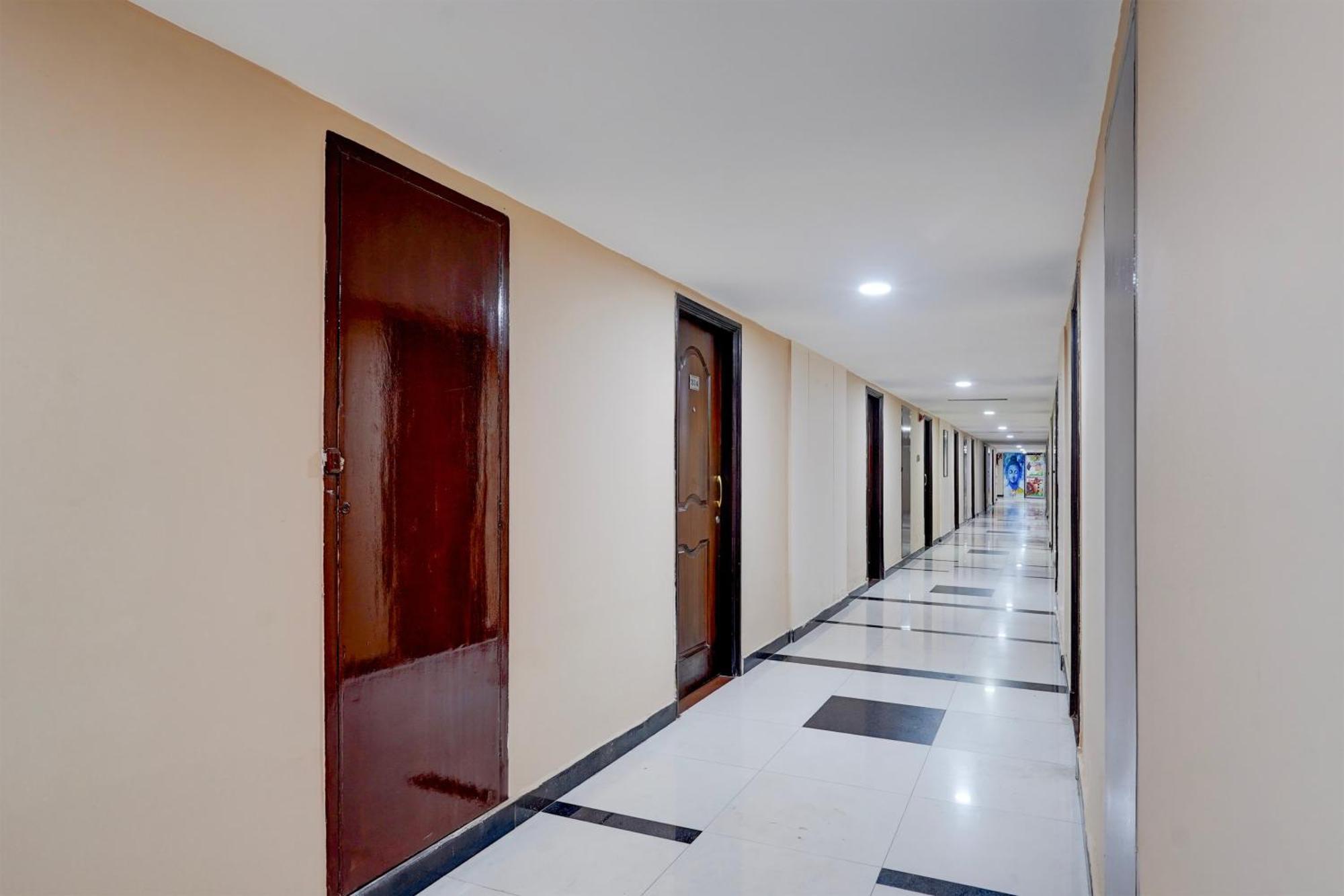 Super Townhouse Koyambedu Hotel Csennai Kültér fotó