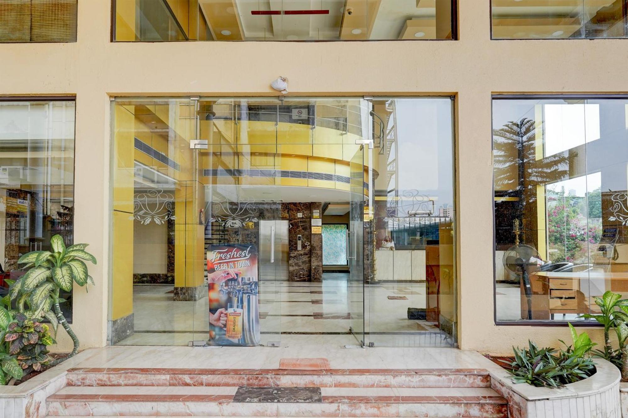 Super Townhouse Koyambedu Hotel Csennai Kültér fotó
