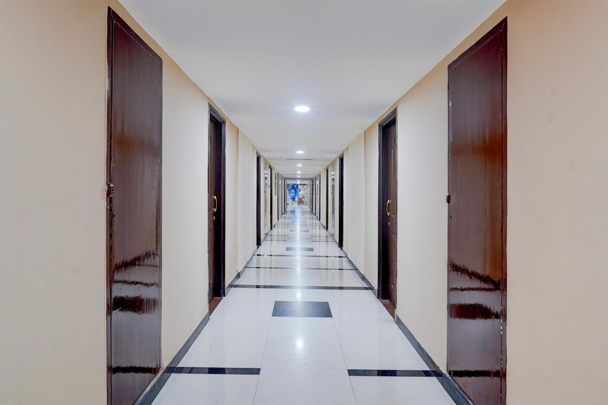 Super Townhouse Koyambedu Hotel Csennai Kültér fotó