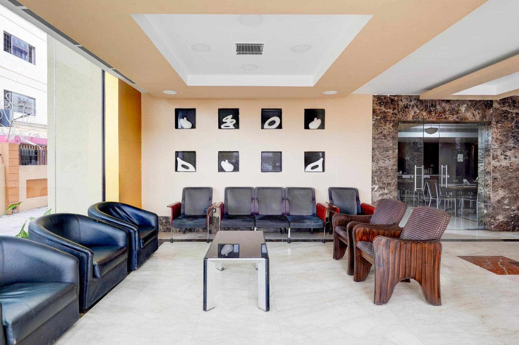Super Townhouse Koyambedu Hotel Csennai Kültér fotó