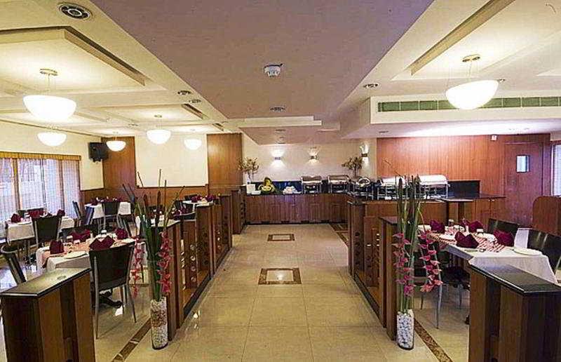 Super Townhouse Koyambedu Hotel Csennai Kültér fotó