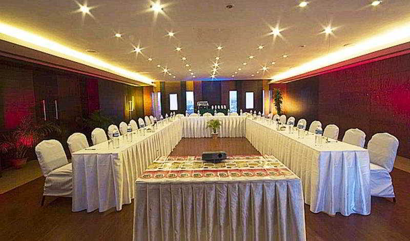 Super Townhouse Koyambedu Hotel Csennai Kültér fotó