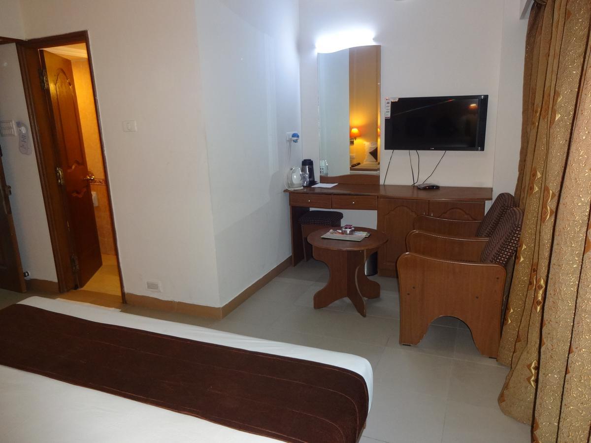 Super Townhouse Koyambedu Hotel Csennai Kültér fotó