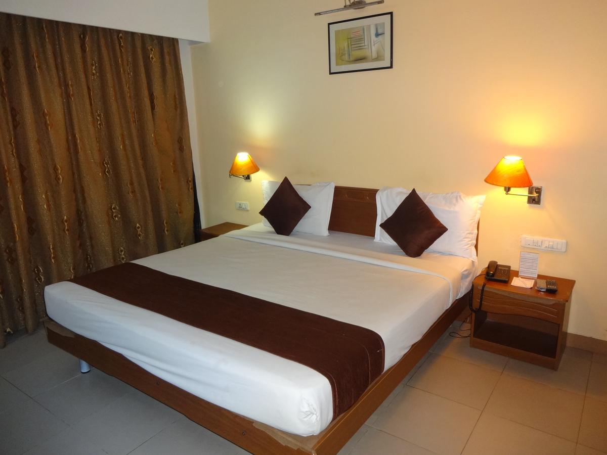 Super Townhouse Koyambedu Hotel Csennai Kültér fotó