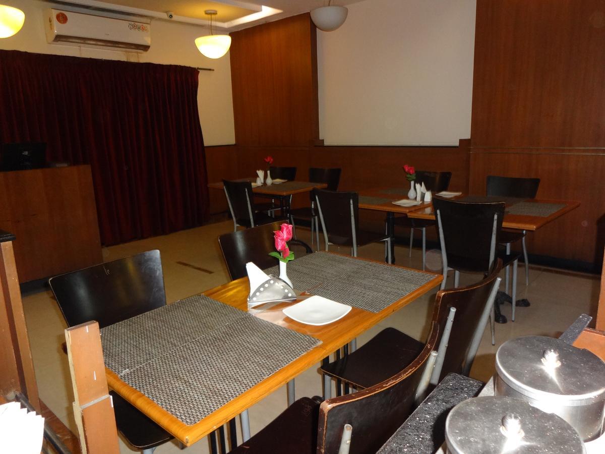 Super Townhouse Koyambedu Hotel Csennai Kültér fotó