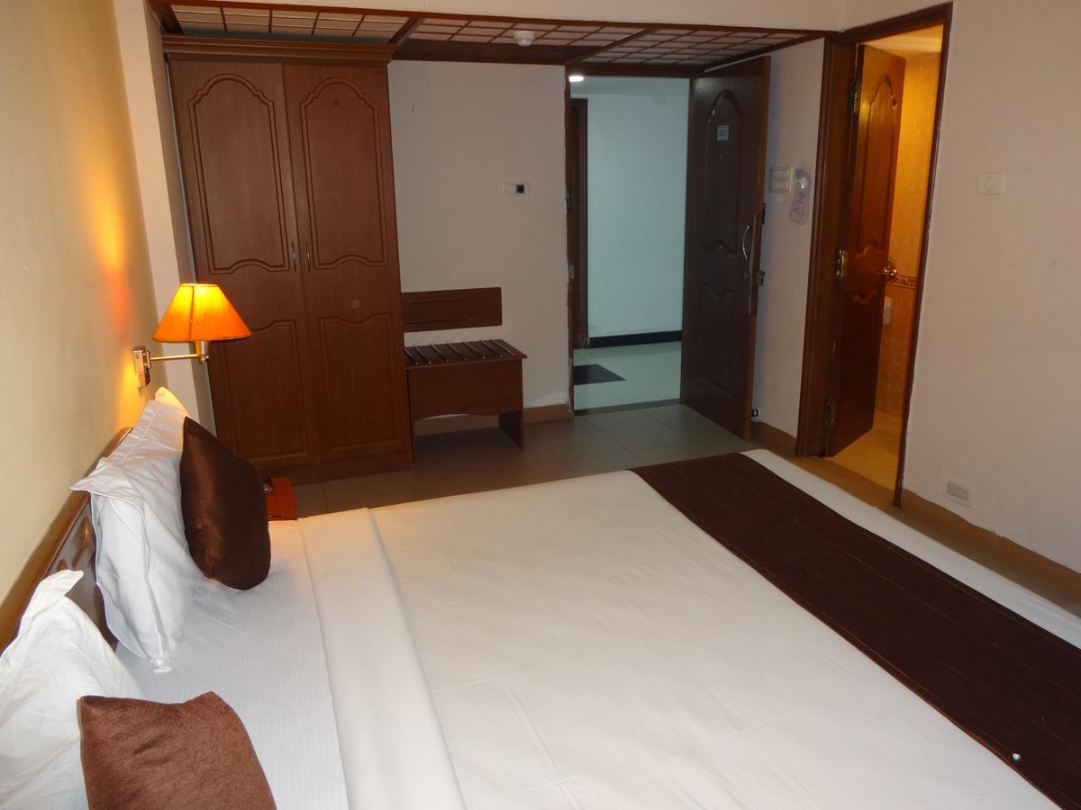 Super Townhouse Koyambedu Hotel Csennai Kültér fotó