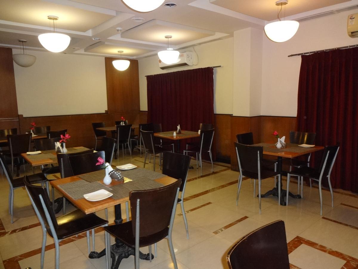 Super Townhouse Koyambedu Hotel Csennai Kültér fotó