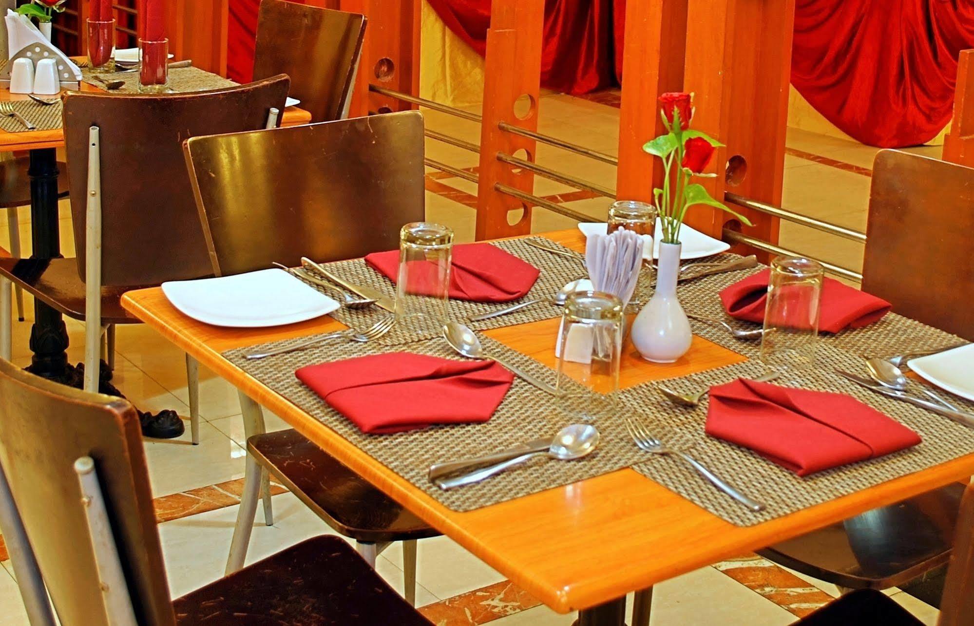 Super Townhouse Koyambedu Hotel Csennai Kültér fotó