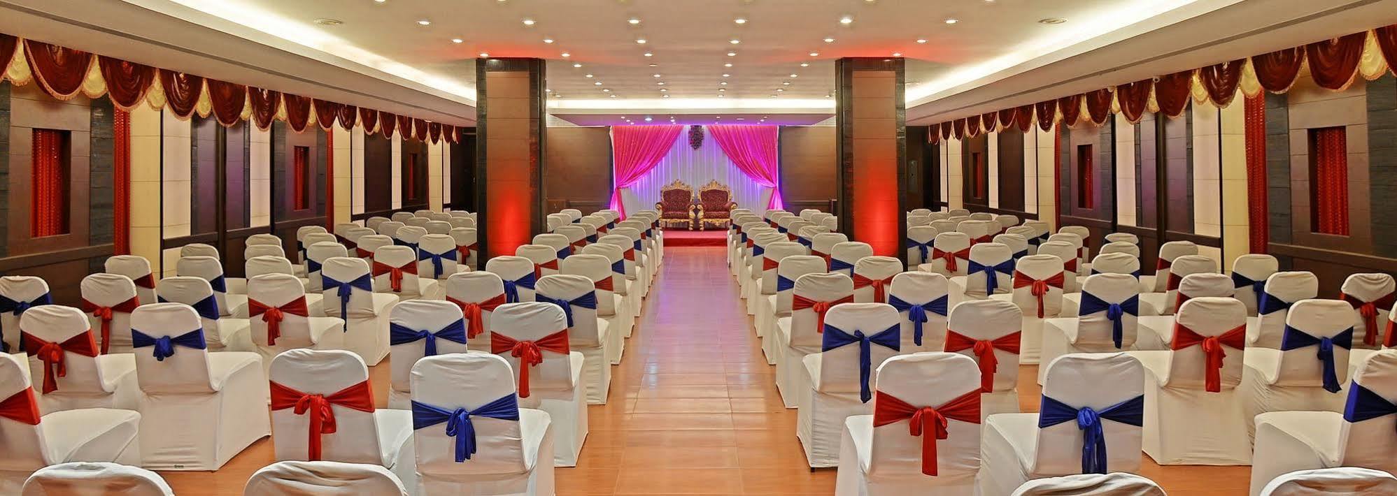 Super Townhouse Koyambedu Hotel Csennai Kültér fotó