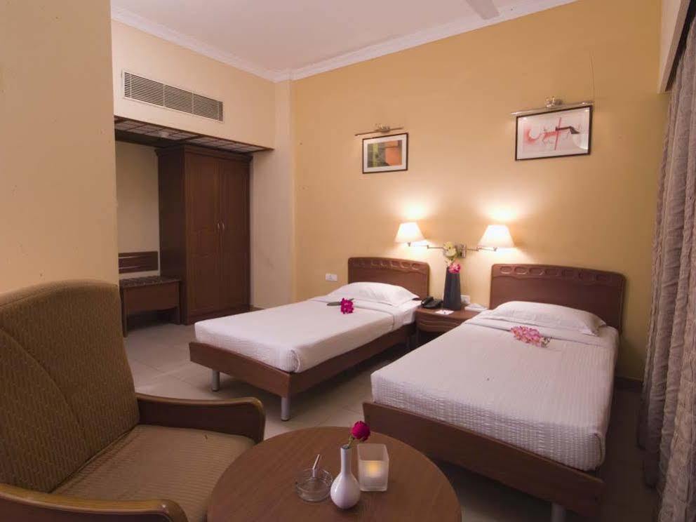 Super Townhouse Koyambedu Hotel Csennai Kültér fotó