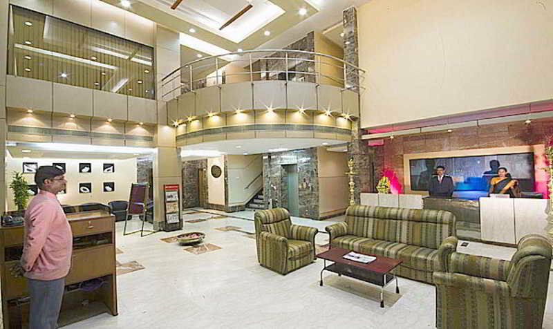 Super Townhouse Koyambedu Hotel Csennai Kültér fotó